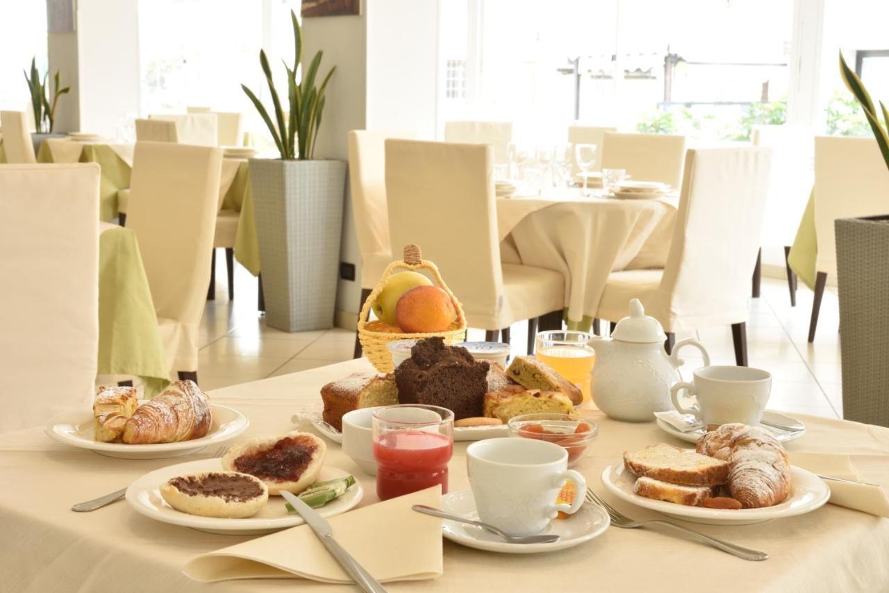 Hotel Ristorante La Marina Mhotelsgroup Сан-Бартоломео-аль-Маре Екстер'єр фото