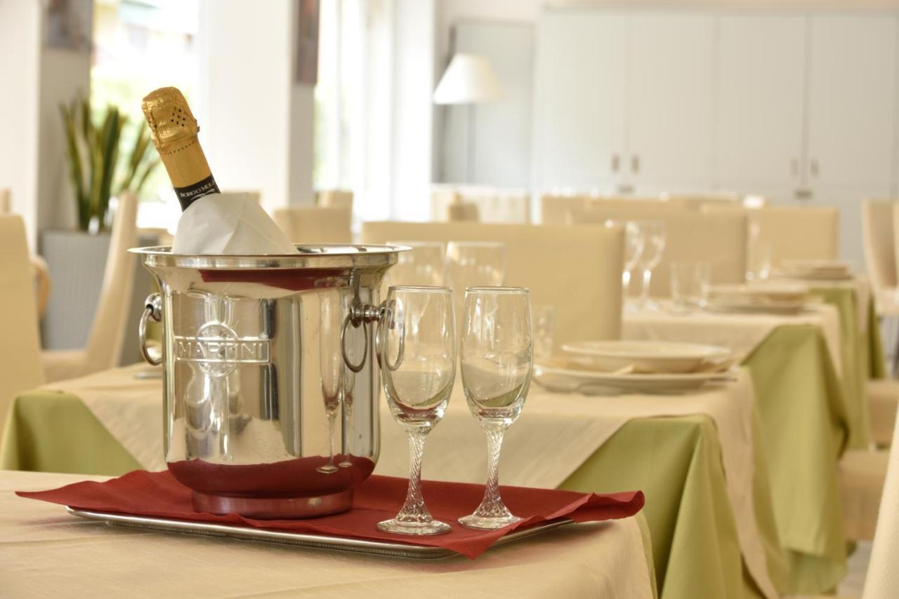 Hotel Ristorante La Marina Mhotelsgroup Сан-Бартоломео-аль-Маре Екстер'єр фото