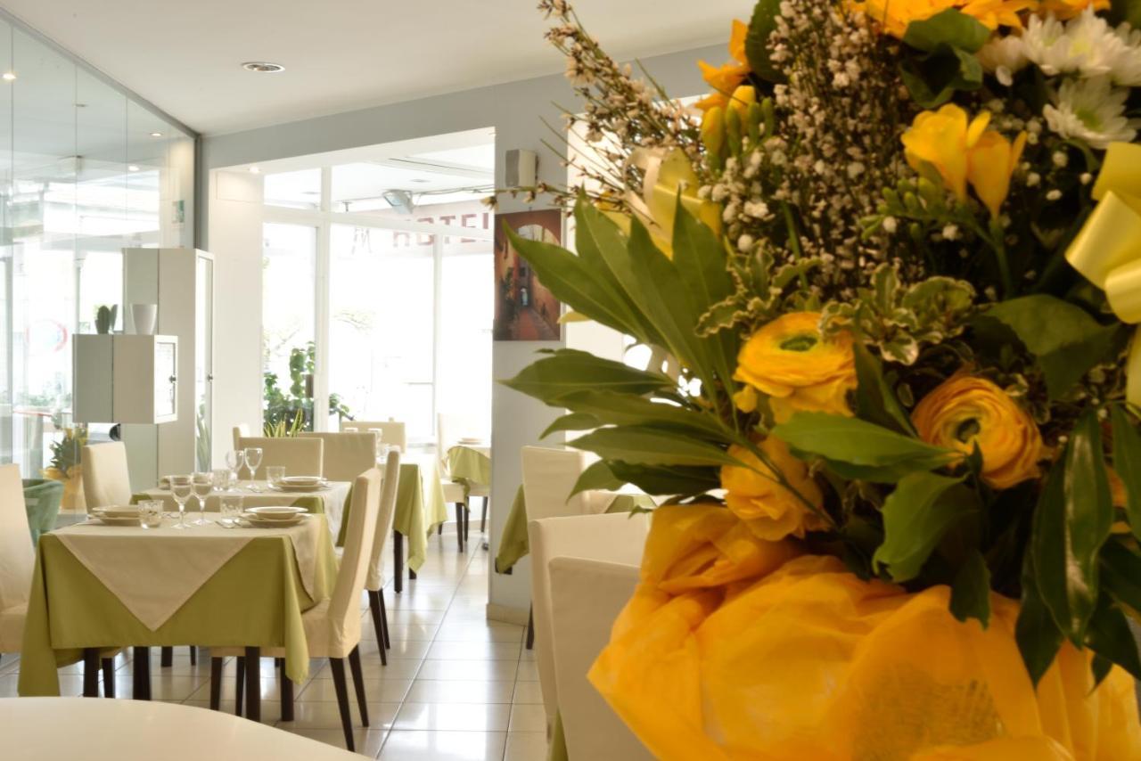 Hotel Ristorante La Marina Mhotelsgroup Сан-Бартоломео-аль-Маре Екстер'єр фото