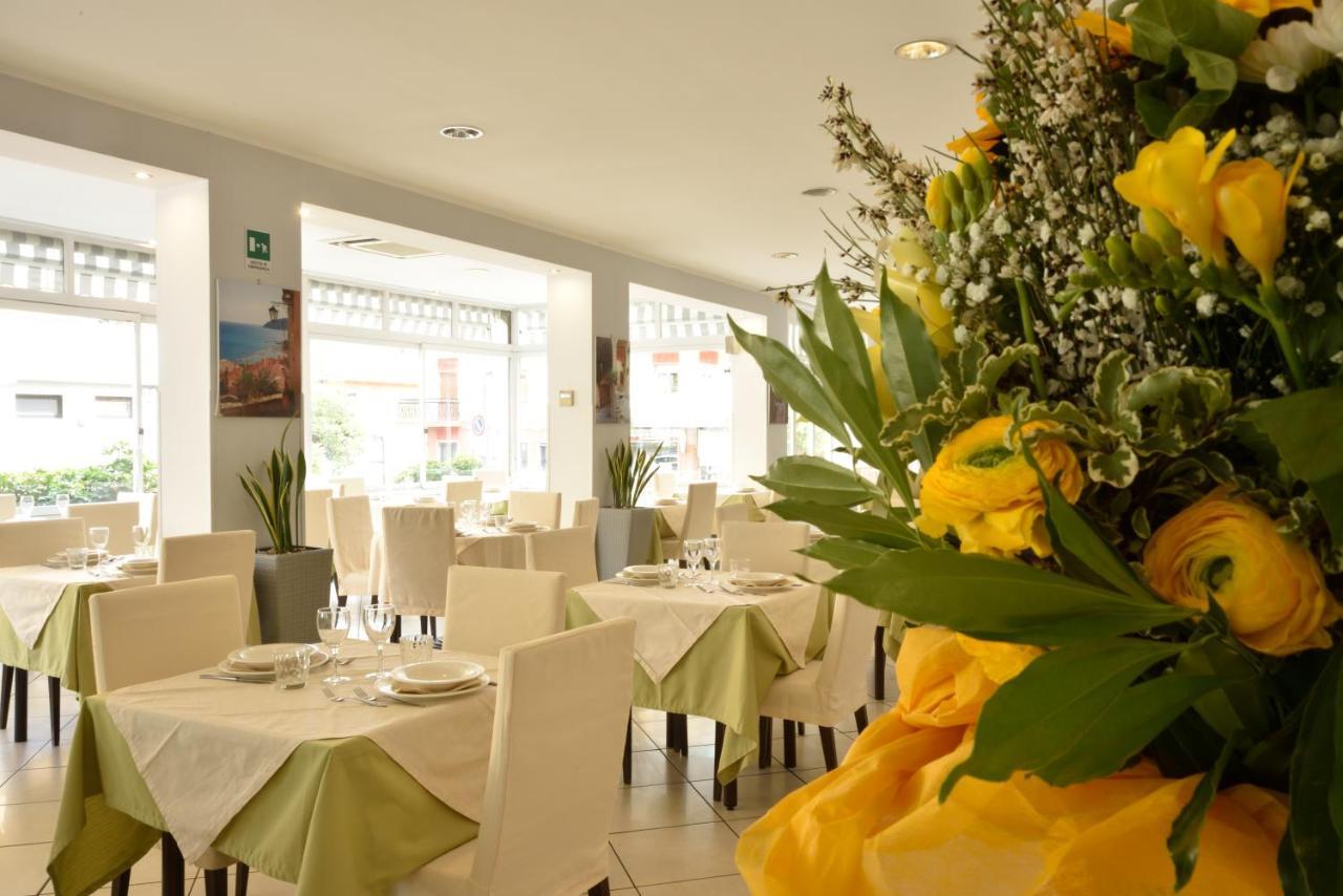 Hotel Ristorante La Marina Mhotelsgroup Сан-Бартоломео-аль-Маре Екстер'єр фото