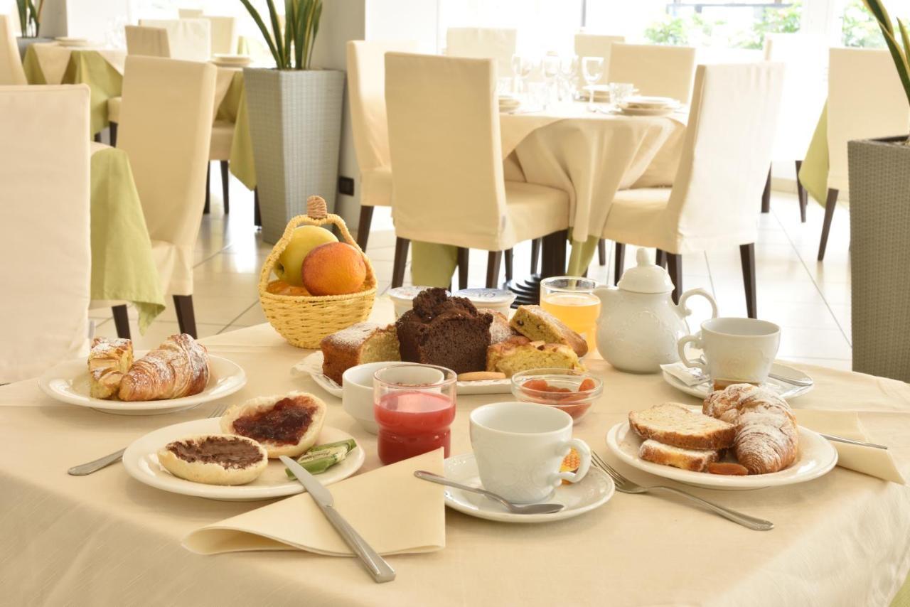 Hotel Ristorante La Marina Mhotelsgroup Сан-Бартоломео-аль-Маре Екстер'єр фото