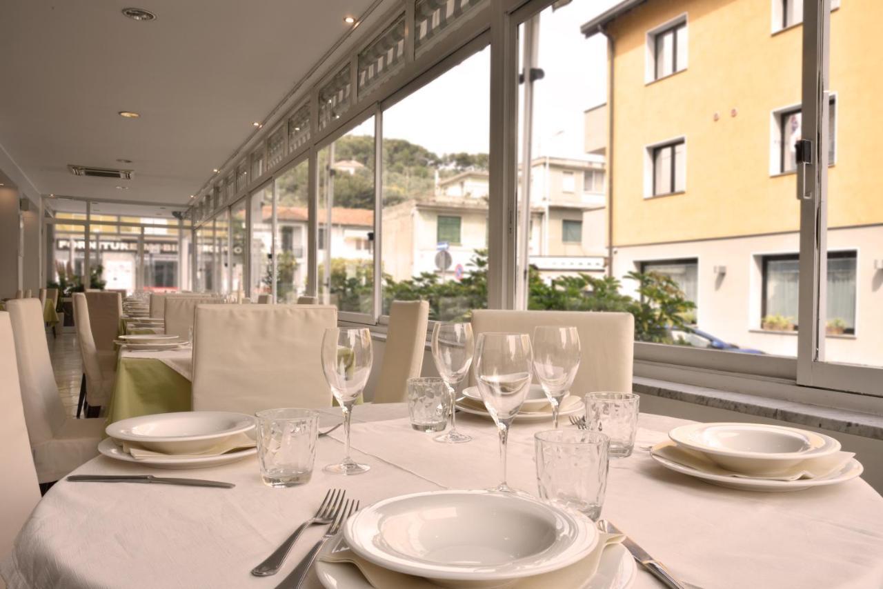 Hotel Ristorante La Marina Mhotelsgroup Сан-Бартоломео-аль-Маре Екстер'єр фото