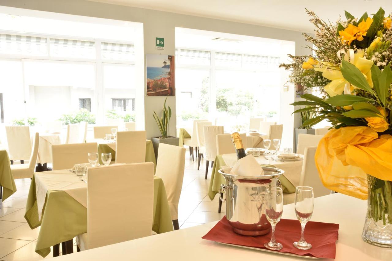 Hotel Ristorante La Marina Mhotelsgroup Сан-Бартоломео-аль-Маре Екстер'єр фото
